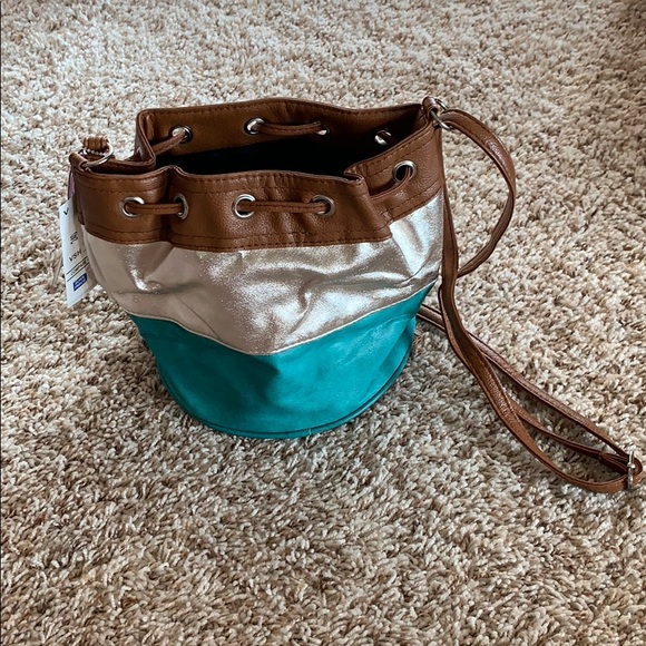 NWT Small Bucket Crossbody Bag - Picture 2 of 6